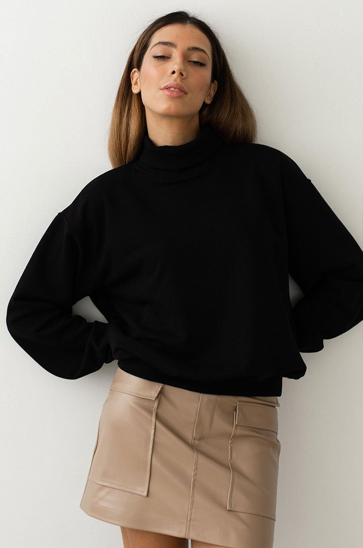 Sweater with neck