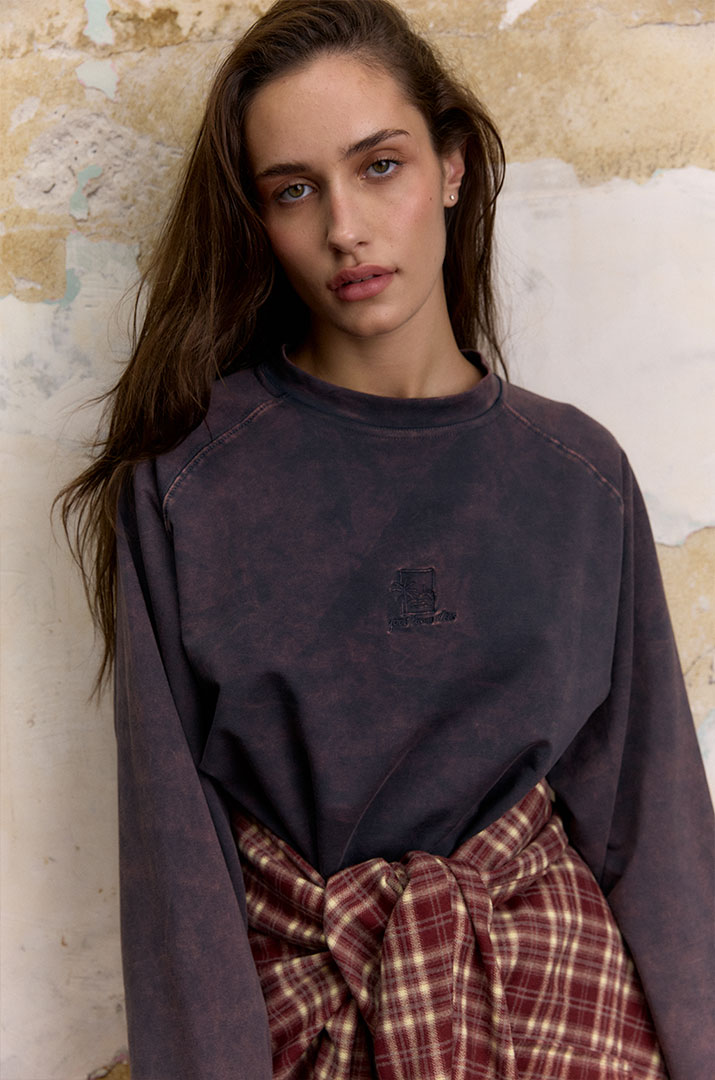 Лонгслів з вишивкою виварений