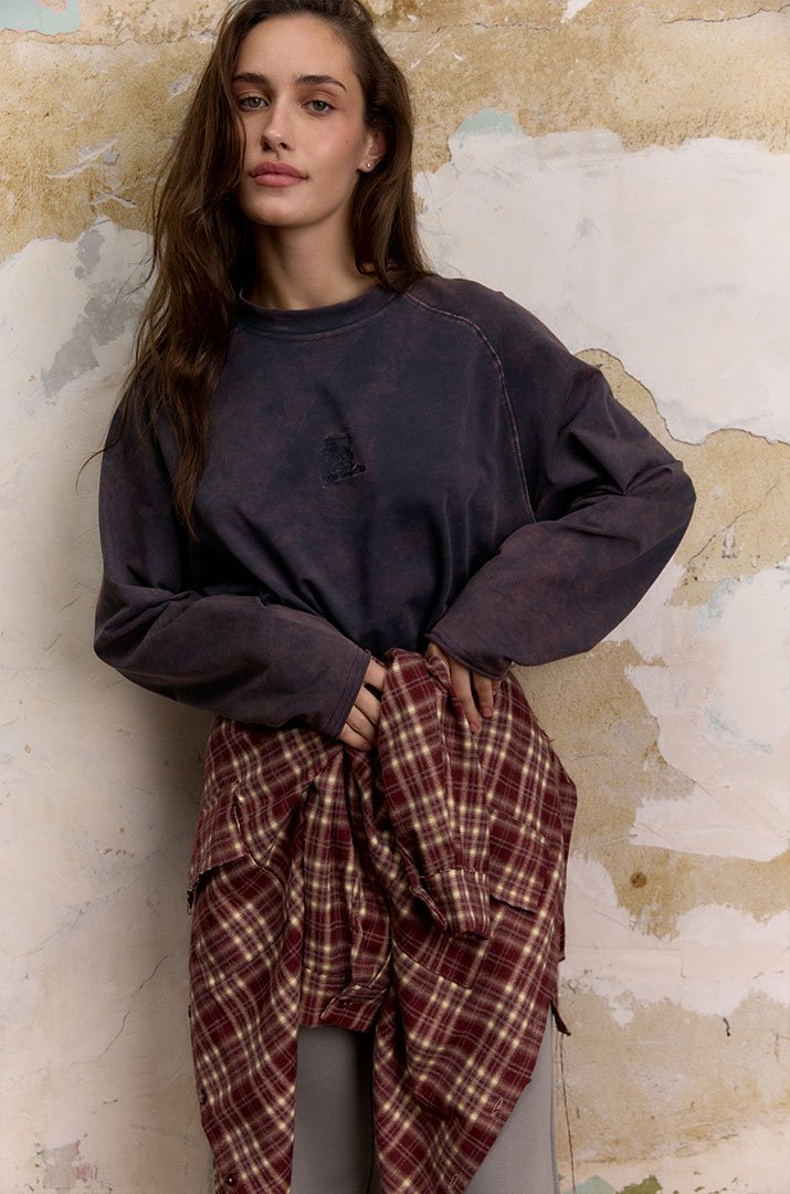 Лонгслів з вишивкою виварений