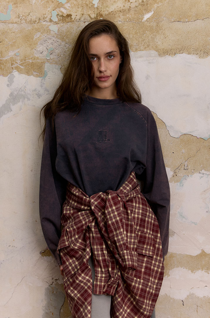 Лонгслів з вишивкою виварений