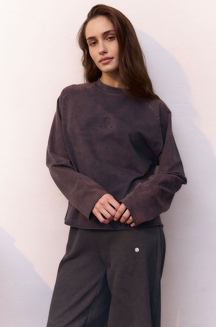 Лонгслів з вишивкою виварений