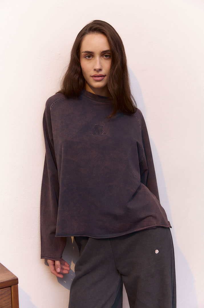 Лонгслів з вишивкою виварений