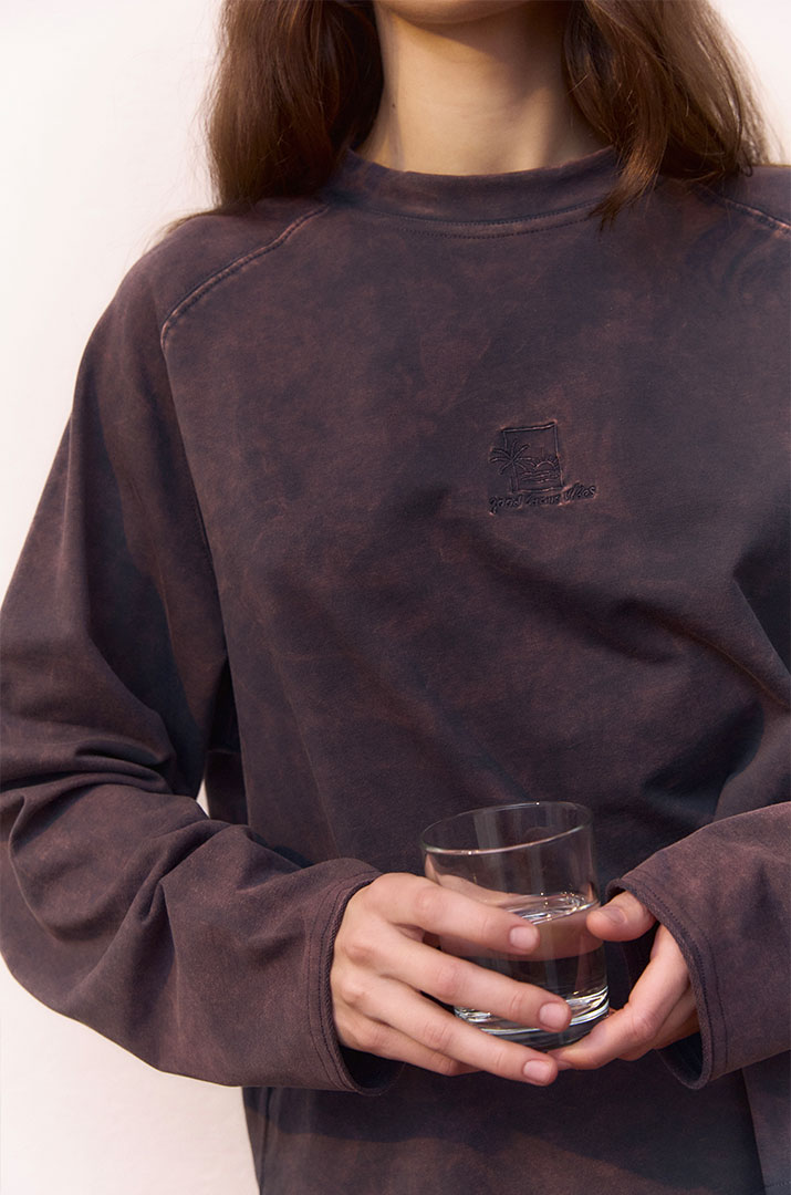 Лонгслів з вишивкою виварений