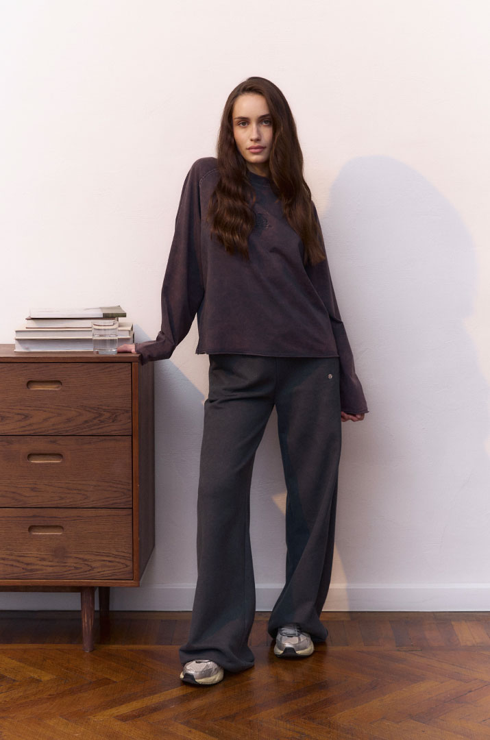 Лонгслів з вишивкою виварений