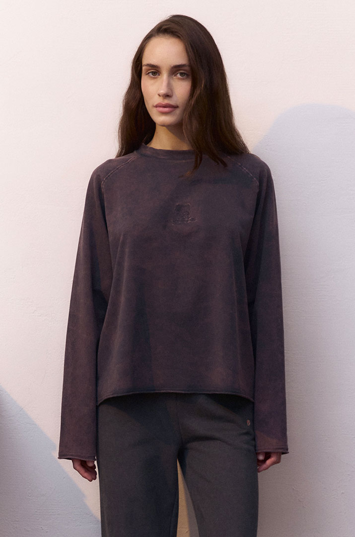 Лонгслів з вишивкою виварений