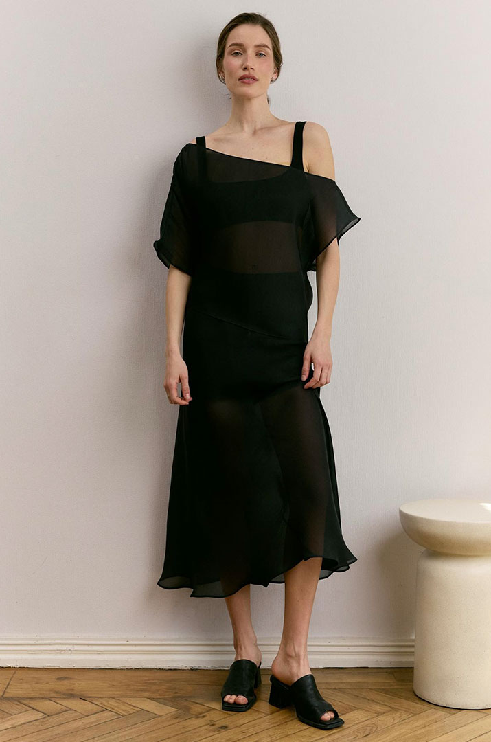 Блуза з відкритим плечем