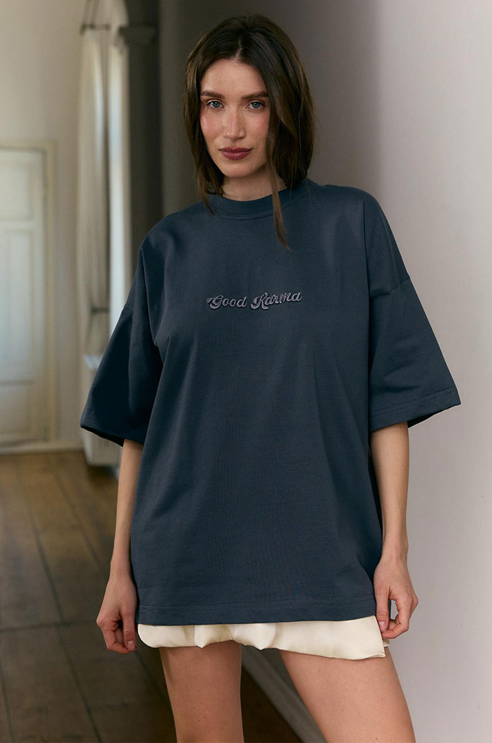 Футболка з вишивкою