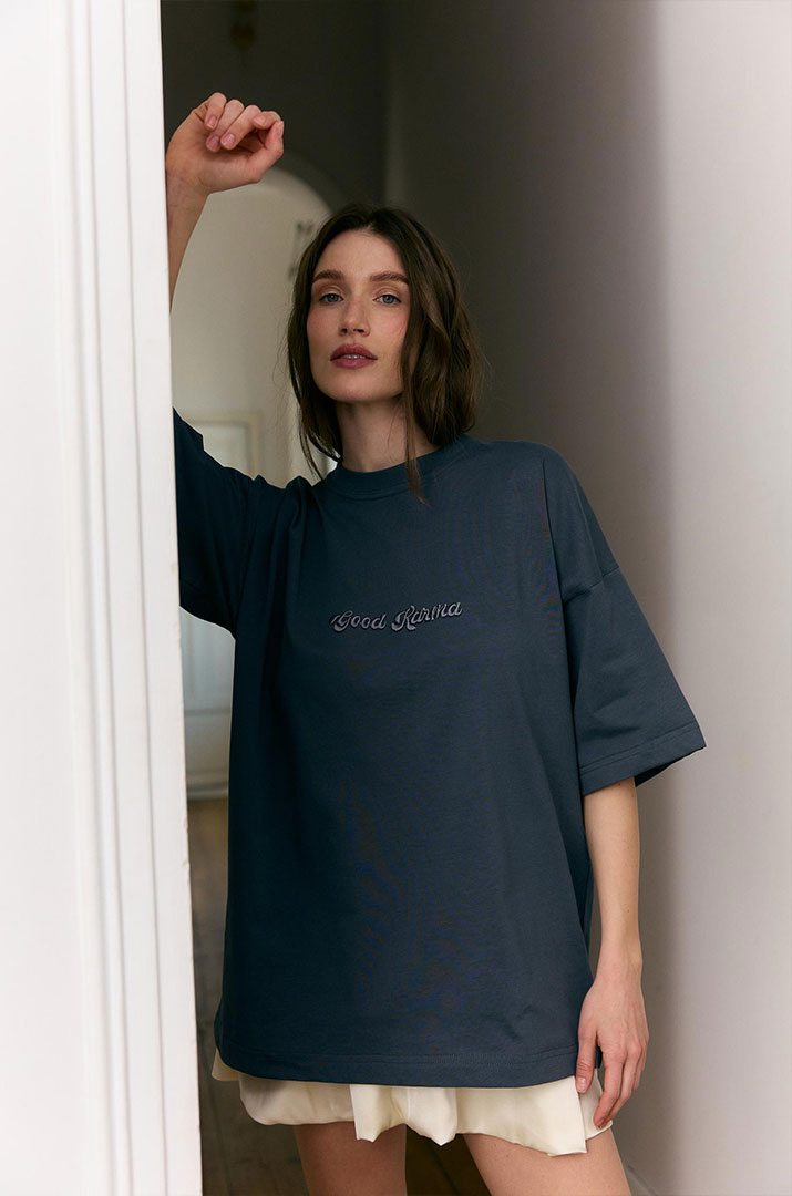 Футболка з вишивкою