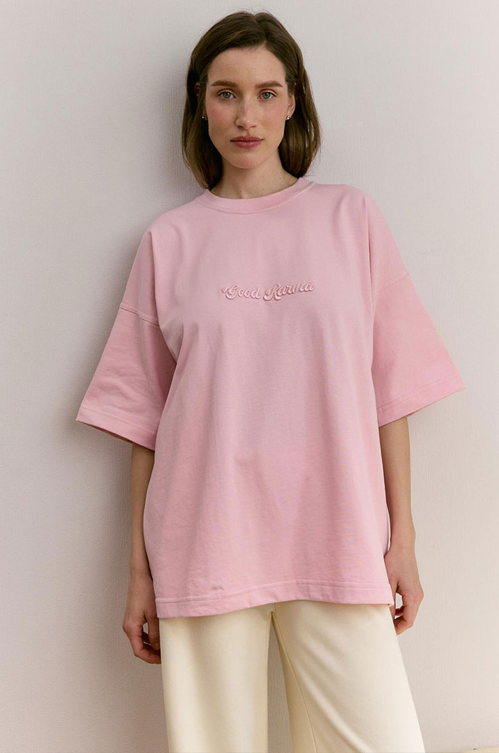 Футболка з вишивкою