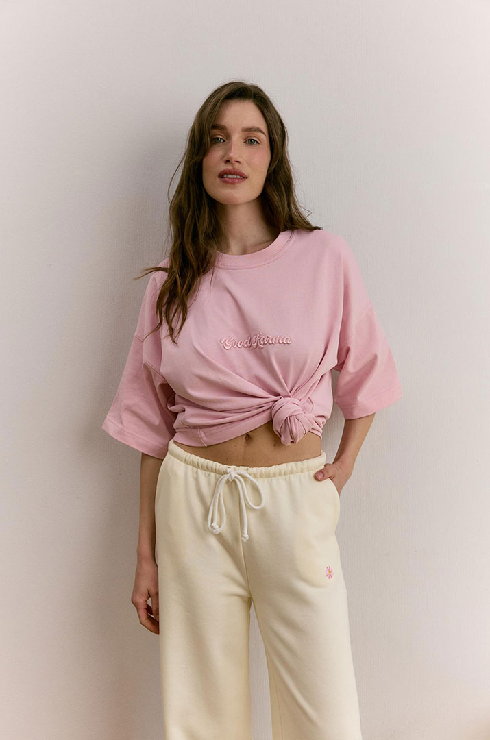 Футболка з вишивкою