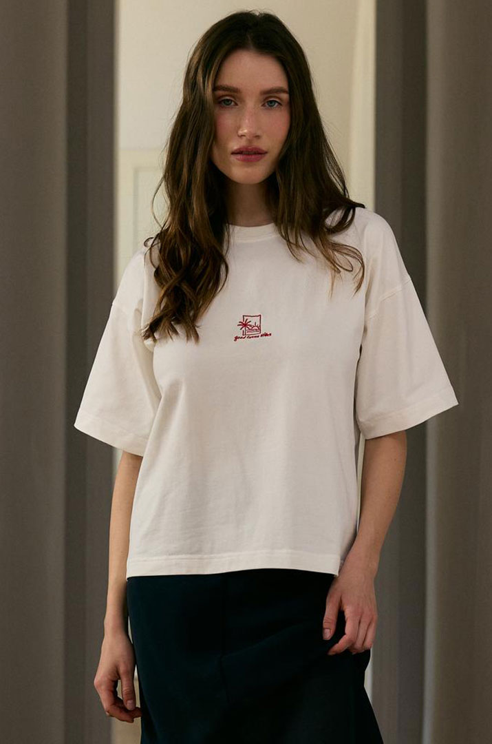 Футболка з вишивкою