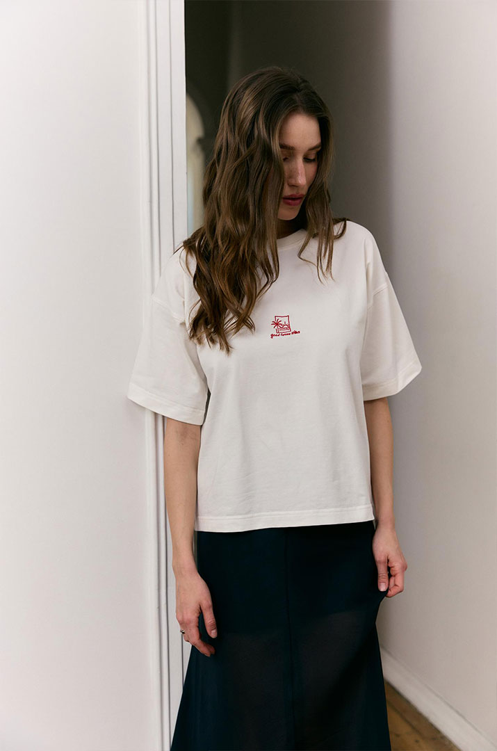 Футболка з вишивкою