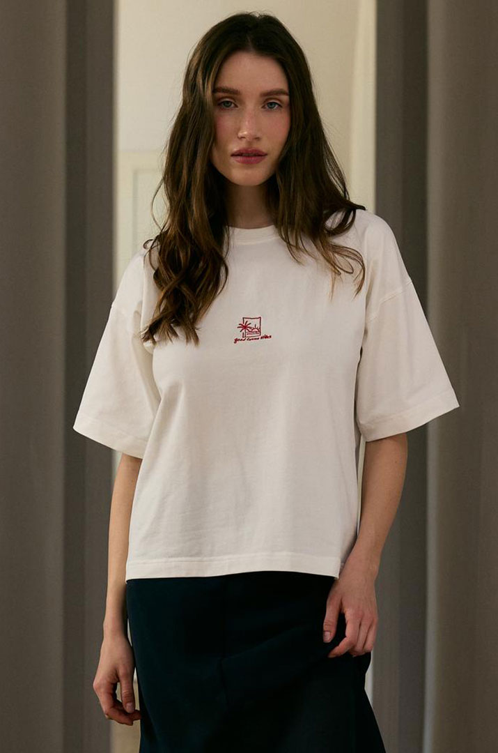 Футболка з вишивкою