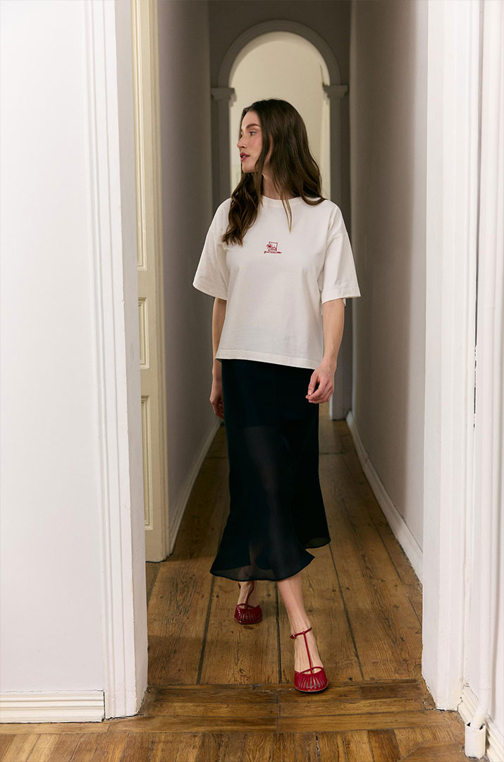 Футболка з вишивкою