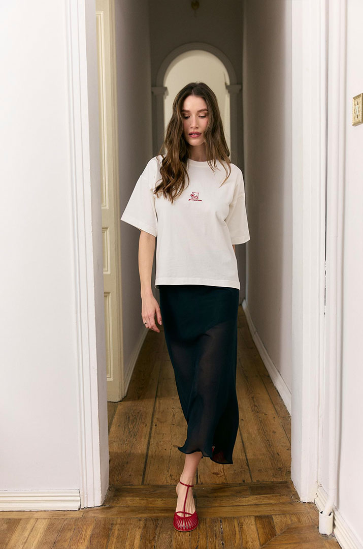 Футболка з вишивкою