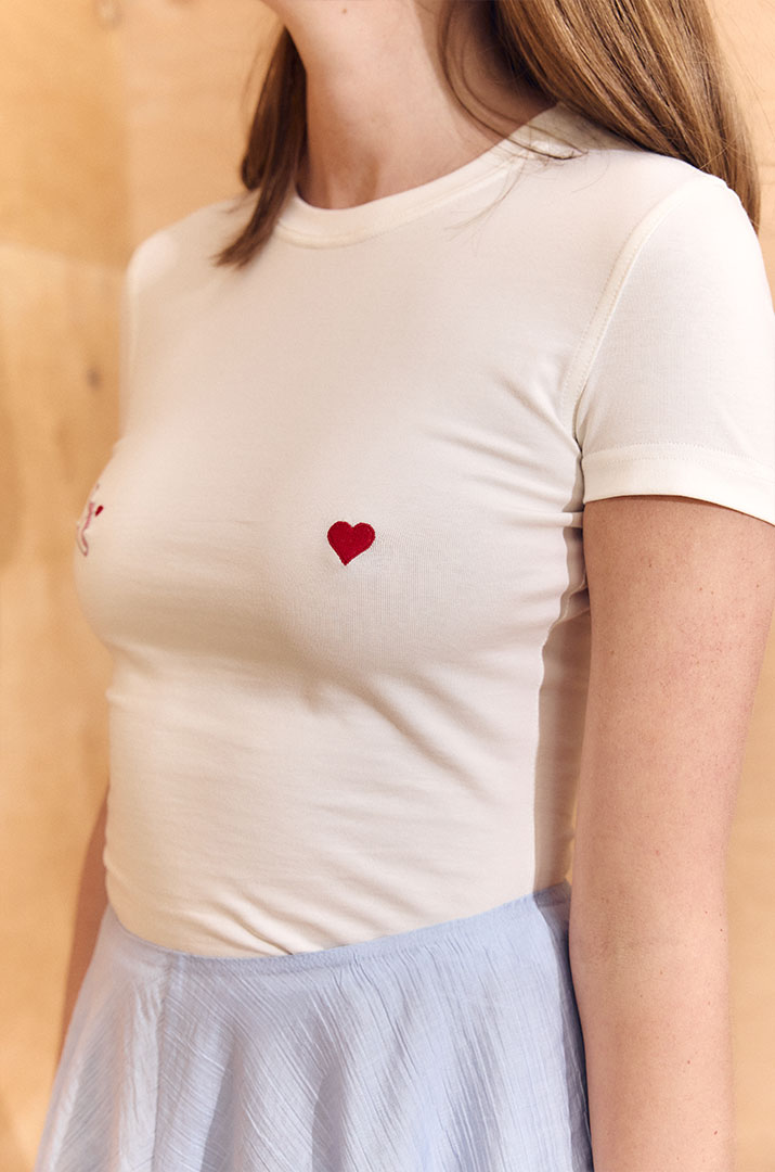 Футболка з вишивкою 