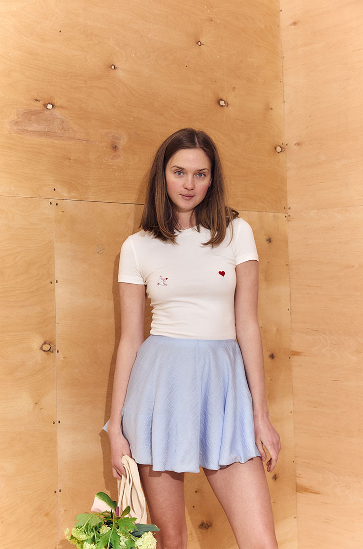 Футболка з вишивкою 