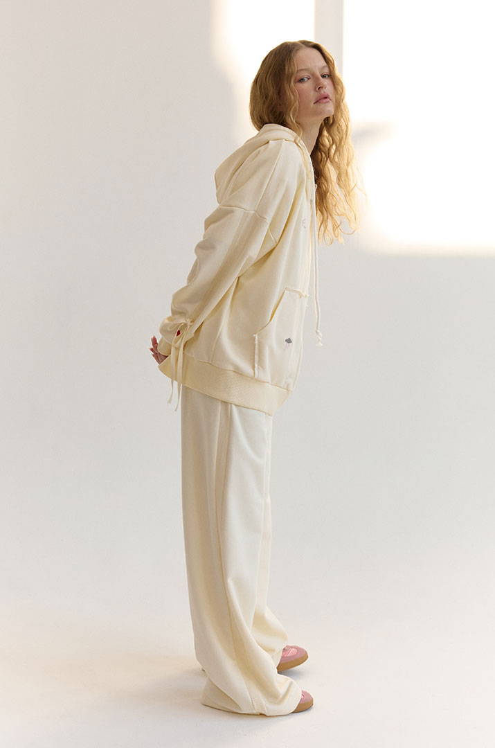 Штани з вишивкою