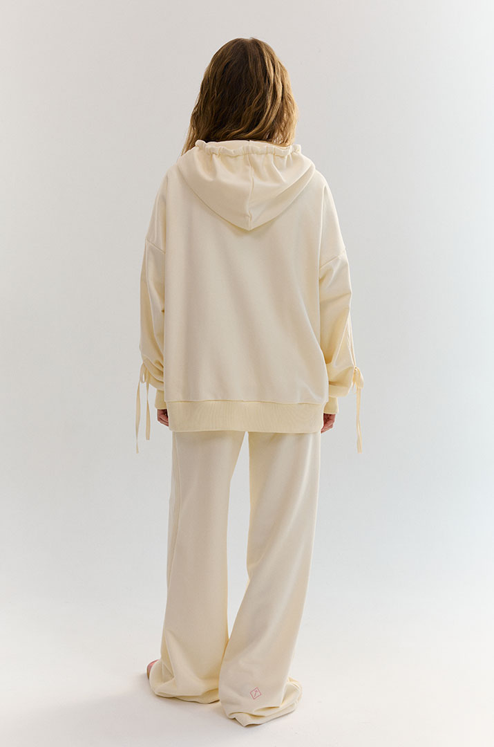 Штани з вишивкою