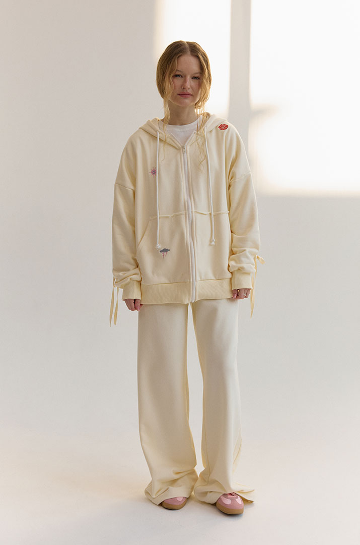 Штани з вишивкою