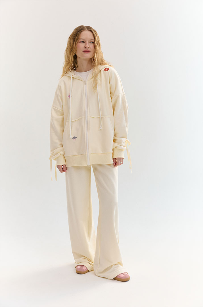 Штани з вишивкою