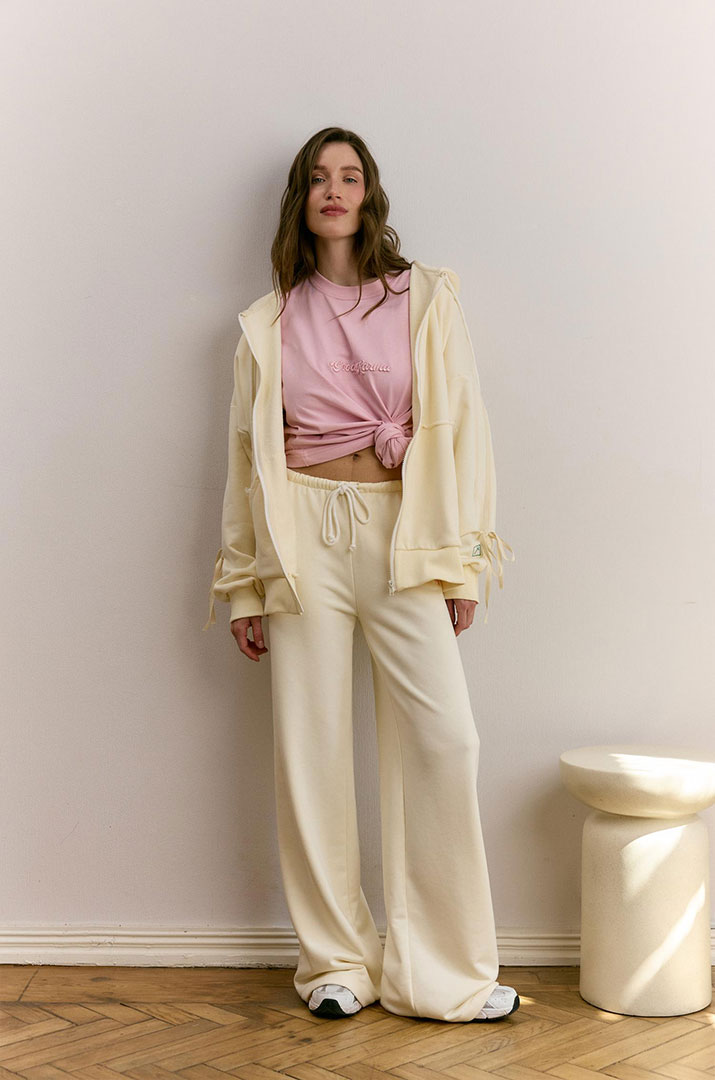 Штани з вишивкою