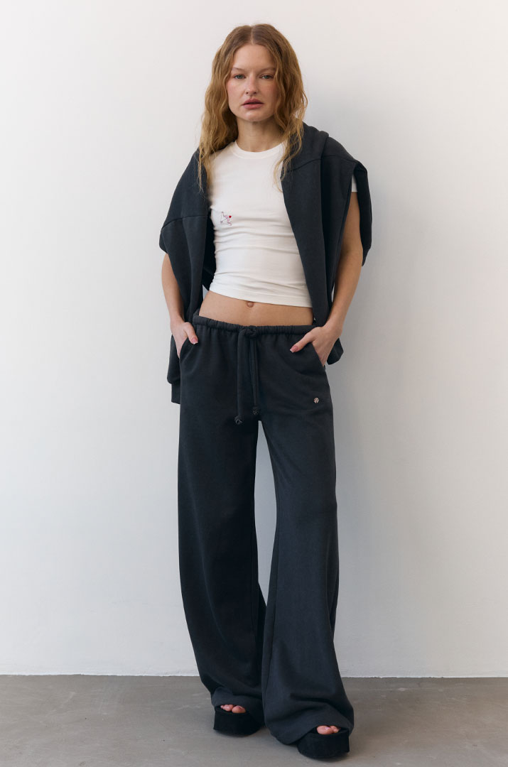 Штани з вишивкою