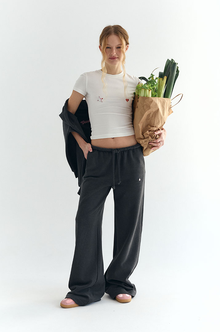 Штани з вишивкою