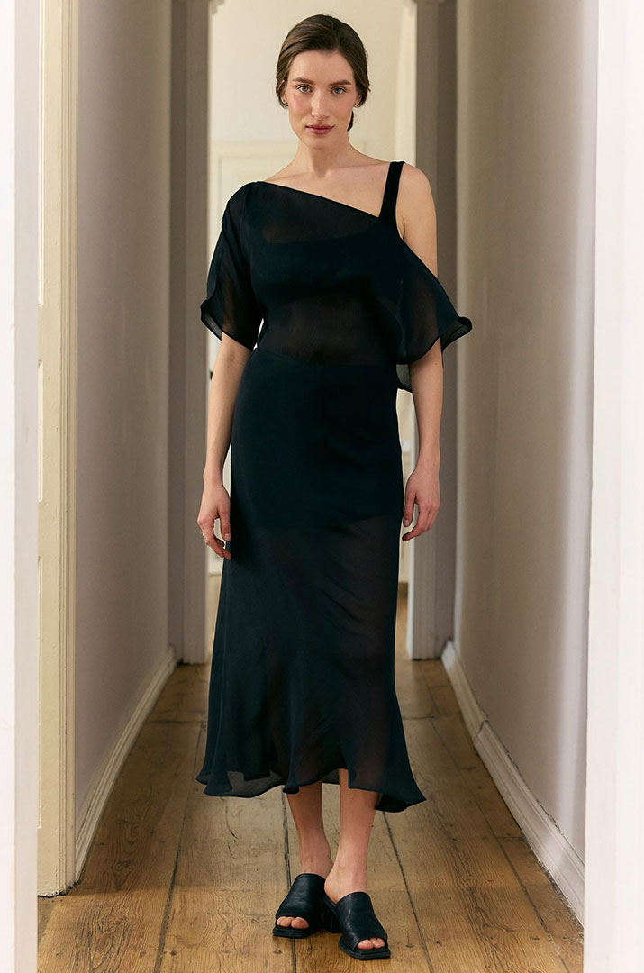 Блуза з відкритим плечем