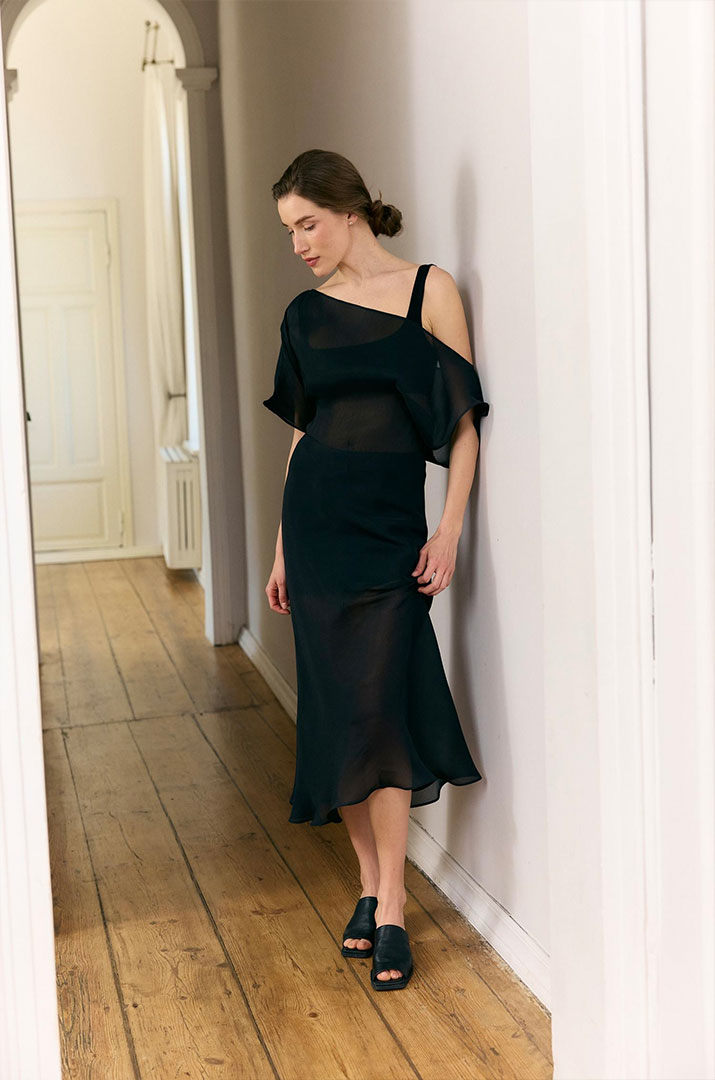 Спідниця міді