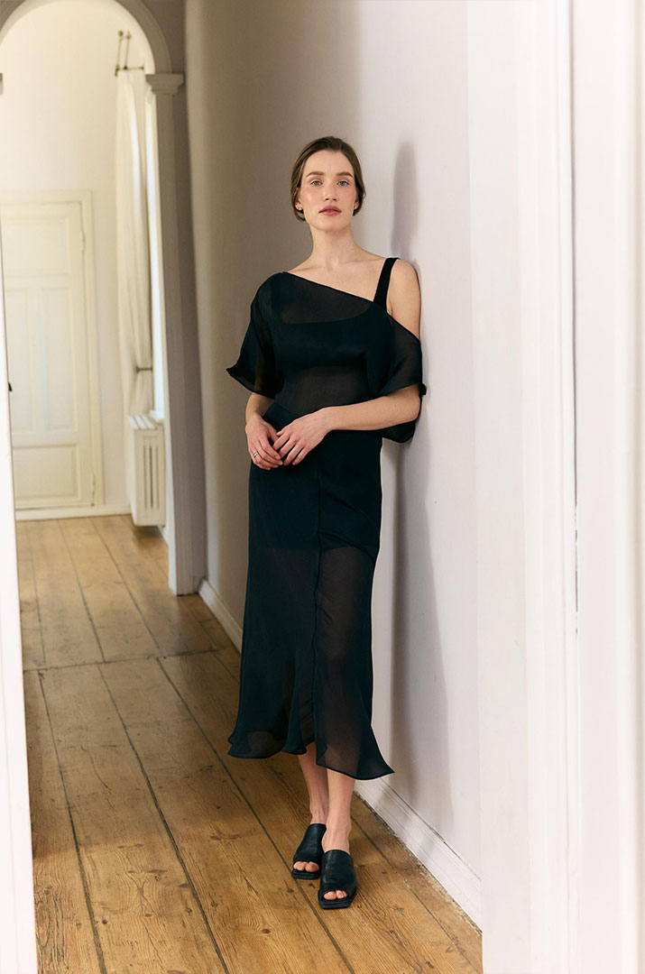 Спідниця міді