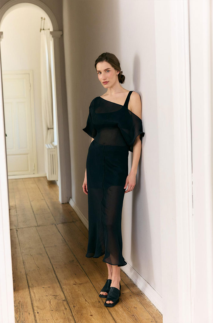 Спідниця міді