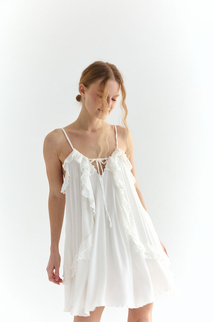 Сукня на бретелях з рюшами