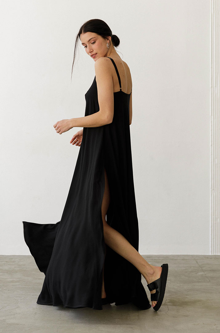 Сукня з розрізами