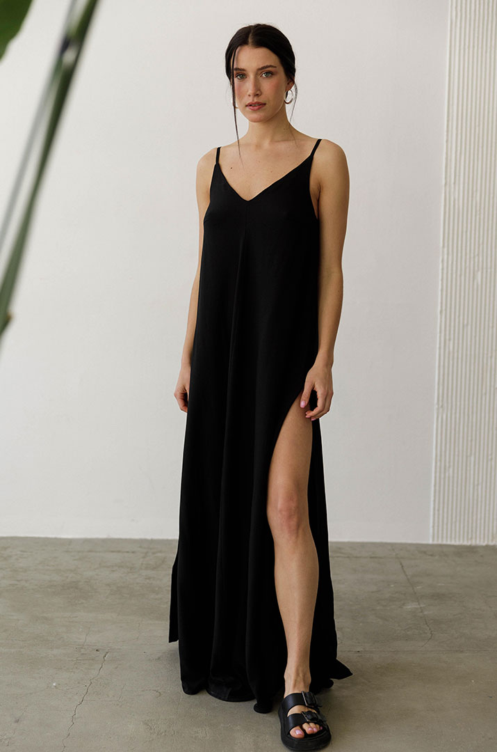 Сукня з розрізами